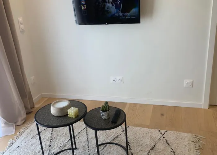 La Belle Echappee Apartment *